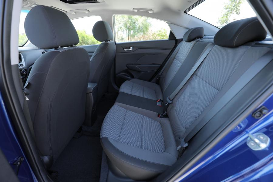 Интерьер Hyundai Accent 2017 года  (NA) (фото 48 из 63)